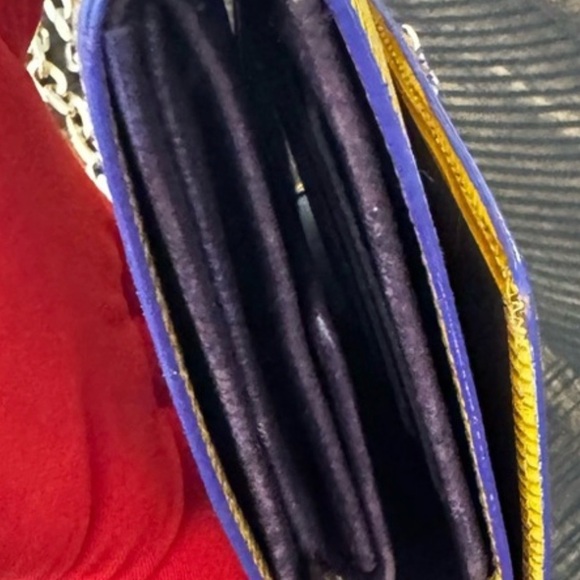 LOUIS VUITTON Epi Leather Yellow Porte Monnaie Billets Cartes Wallet
converted - Picture 5 of 12